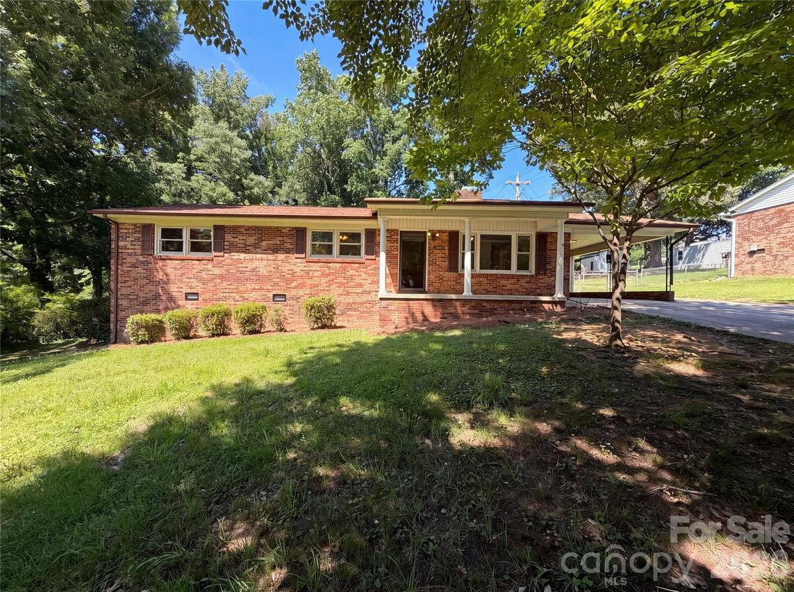 2418 Woodbridge Dr., Gastonia, NC 28056