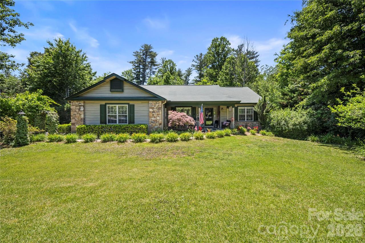 9 Tall Pines Rd., Hendersonville, NC 28739