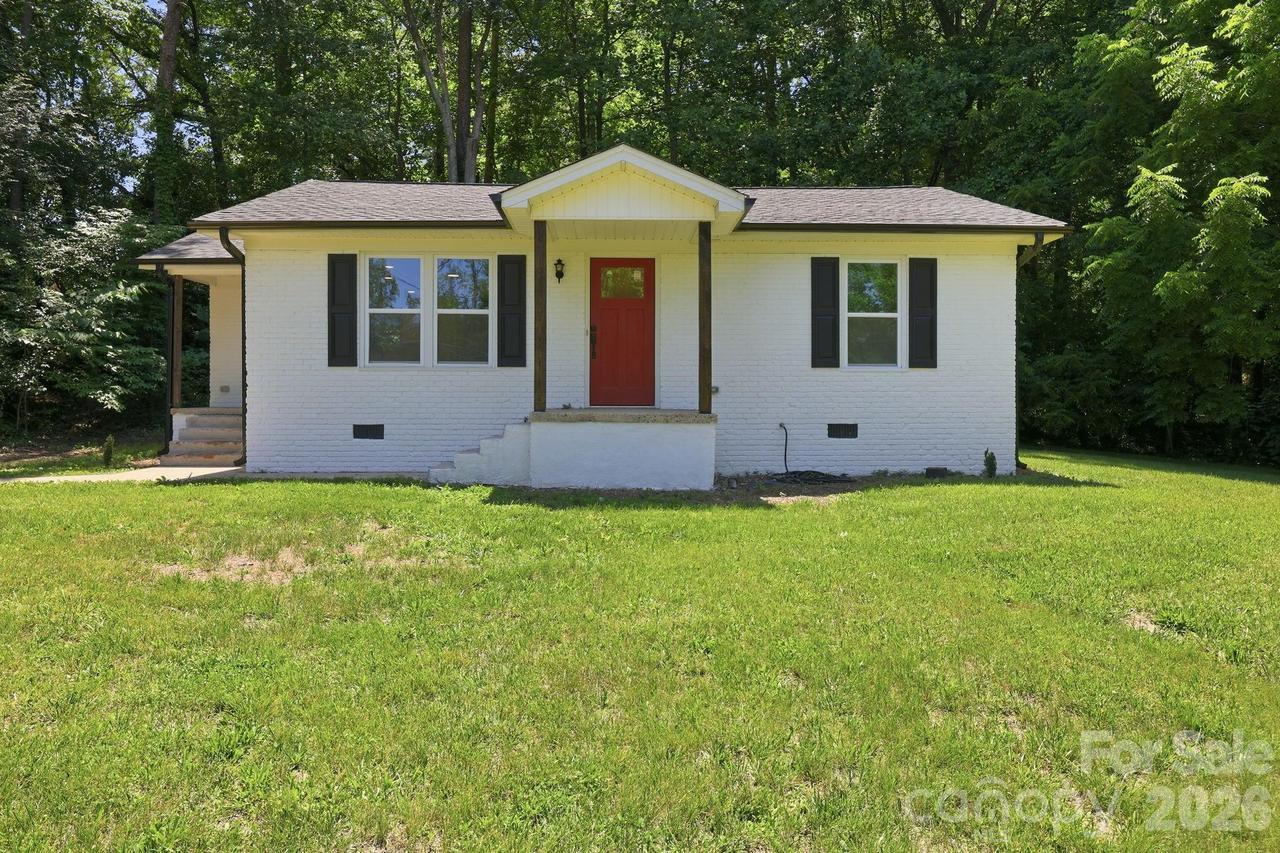 922 Breezewood Dr., Charlotte, NC 28262