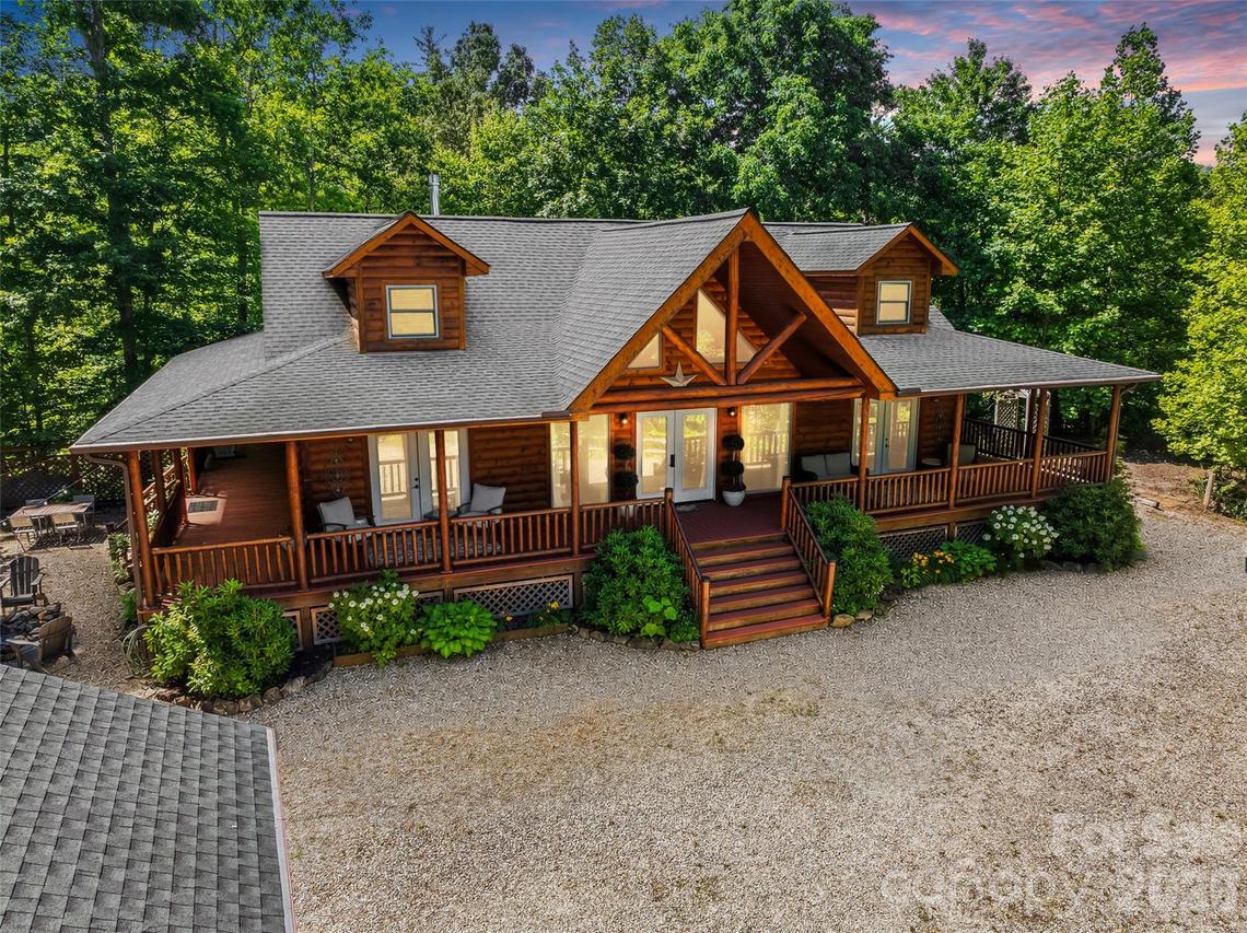 128 Hummingbird Ln., Almond, NC 28702