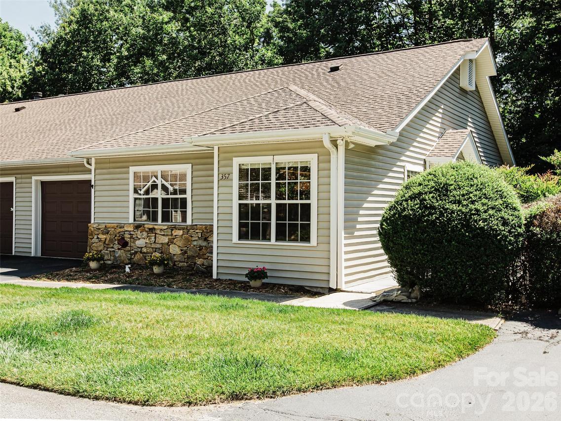 357 Laurel Park Pl., Hendersonville, NC 28791