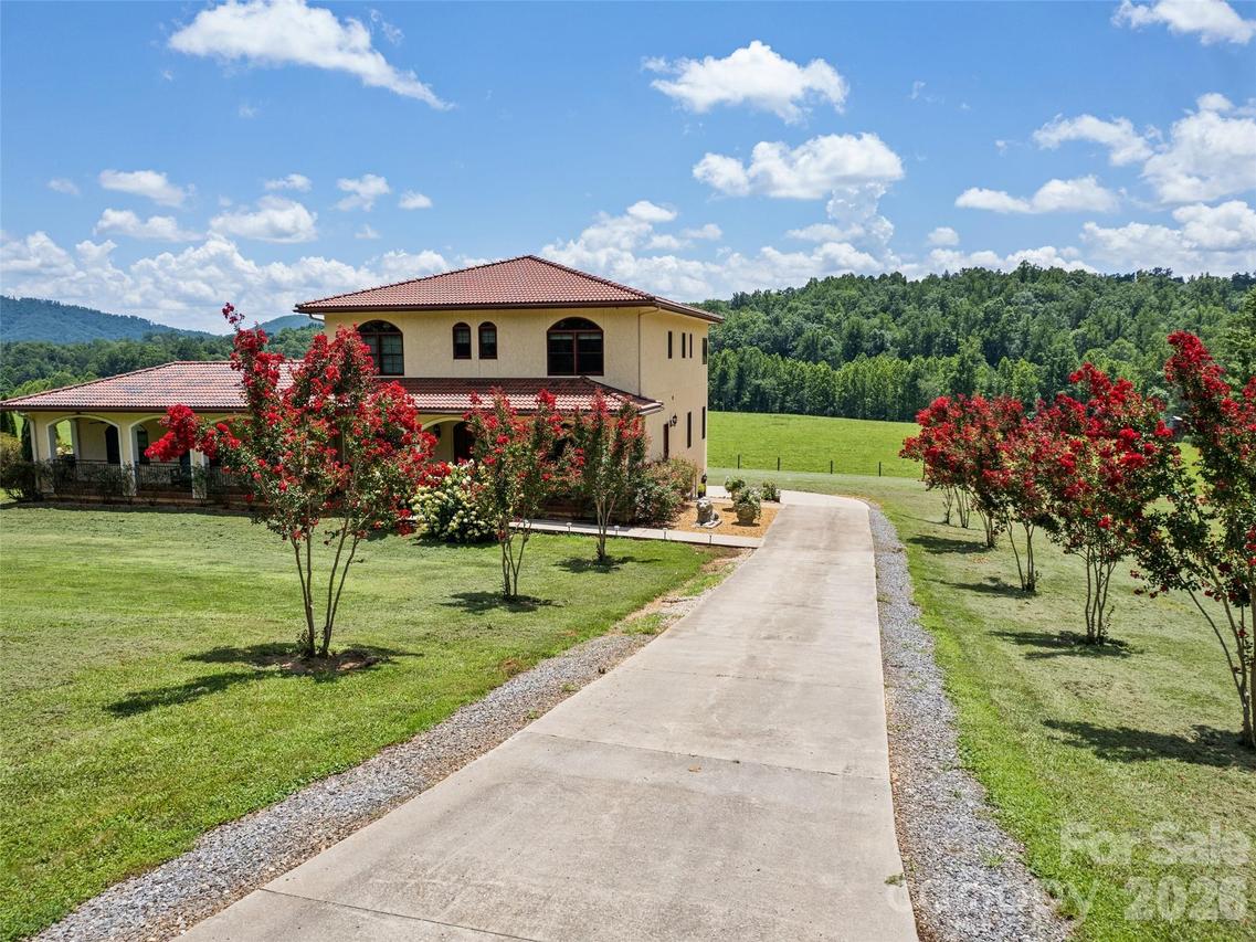 1418 Landis Ln., Nebo, NC 28761