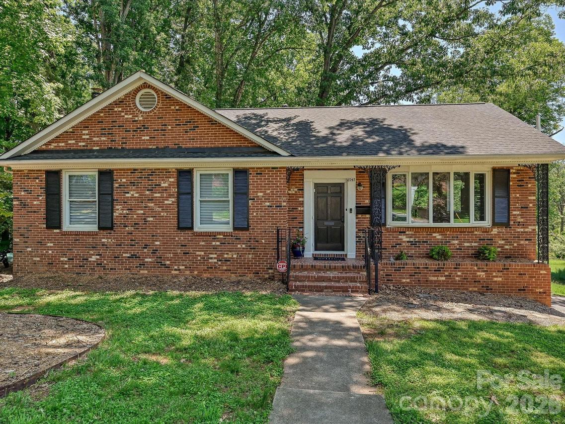 6947 Woodstock Dr., Charlotte, NC 28210