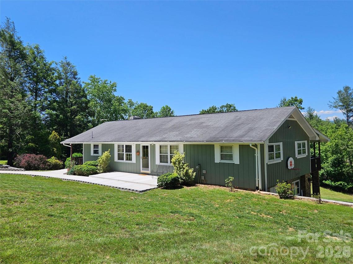72 Ridgetop Ln., Spruce Pine, NC 28777