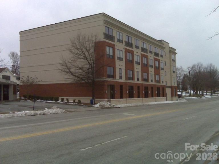 411 W Washington St. #208, Greensboro, NC 27401