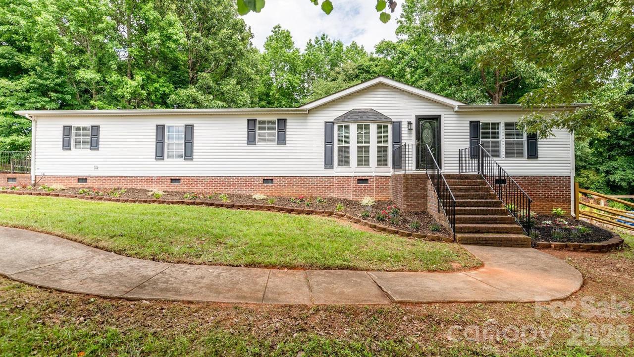 127 Whitewater Ln., Mooresville, NC 28115