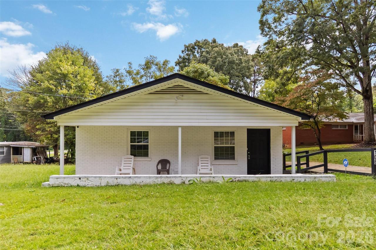 106 Robinson Ave., Mount Holly, NC 28120