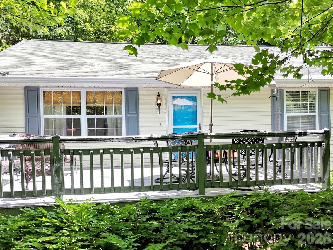 330 Sleepy Hollow Dr., Waynesville, NC 28785