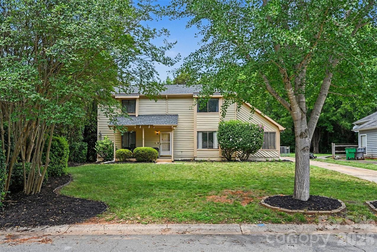 611 Mattingwood Dr., Charlotte, NC 28270