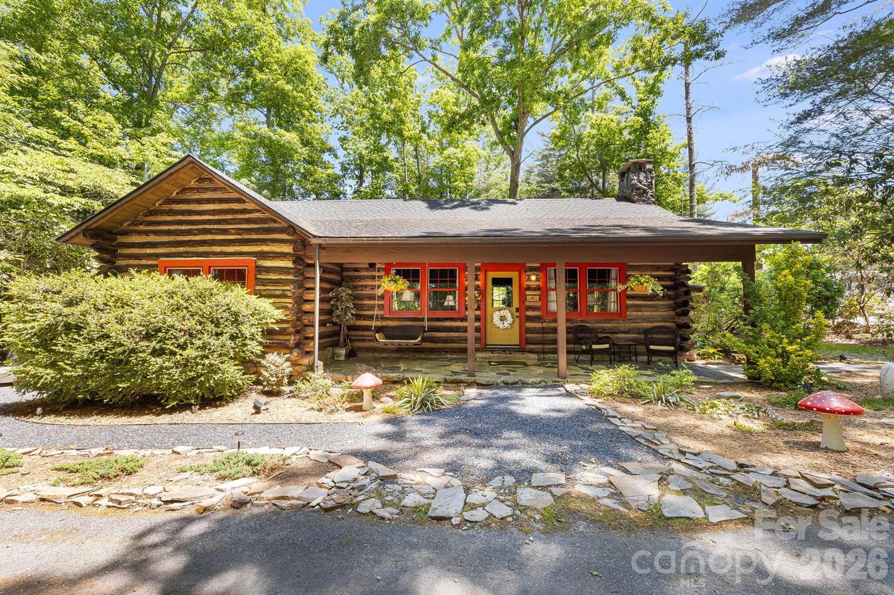 128 Tee Off Ln., Hendersonville, NC 28792