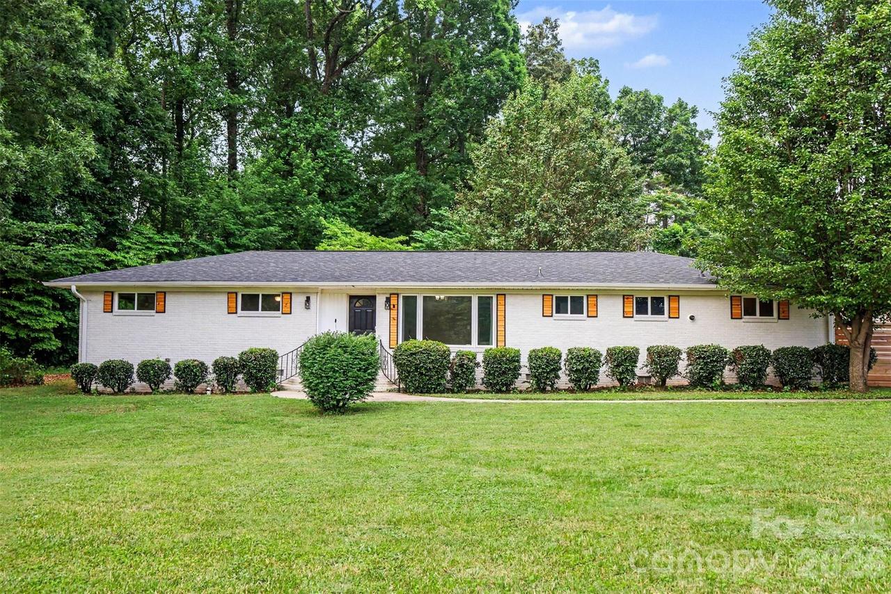 7048 Delta Lake Dr., Charlotte, NC 28215