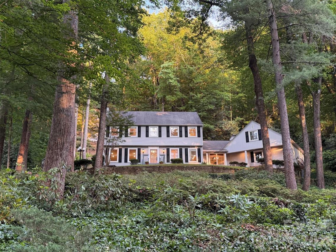 212 Estate Dr., Hendersonville, NC 28739