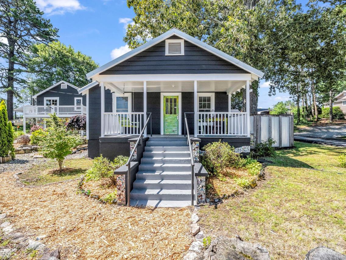 302 Davis St., Hendersonville, NC 28739