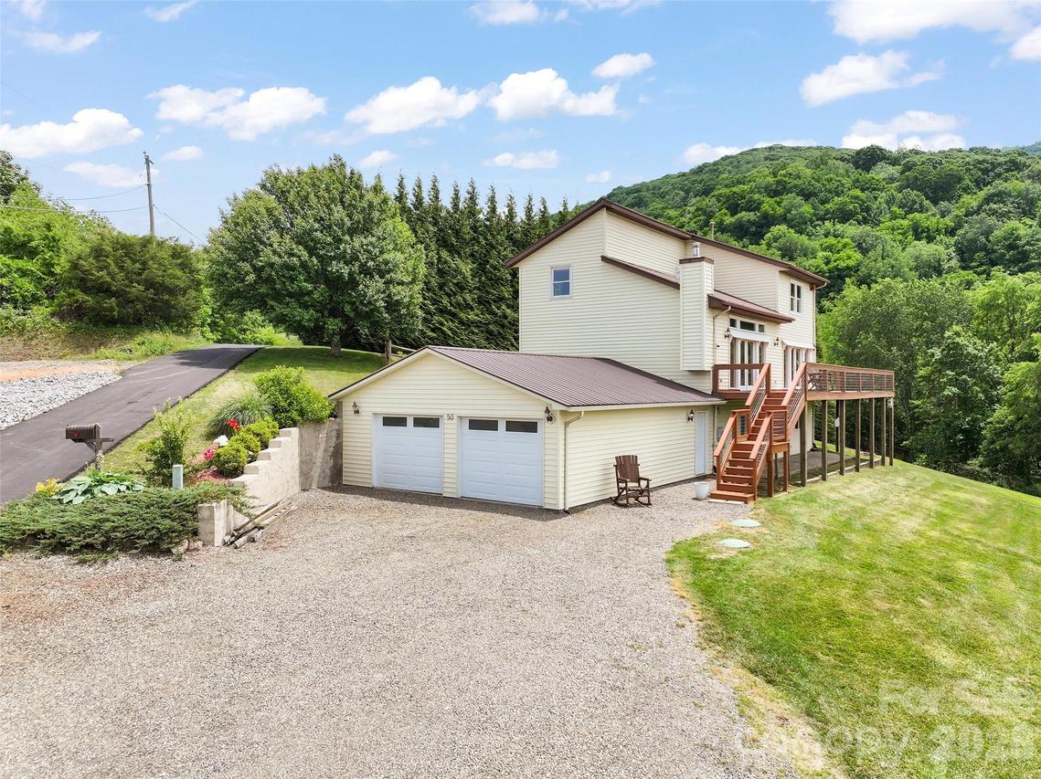 50 Blossom Dr., Waynesville, NC 28786