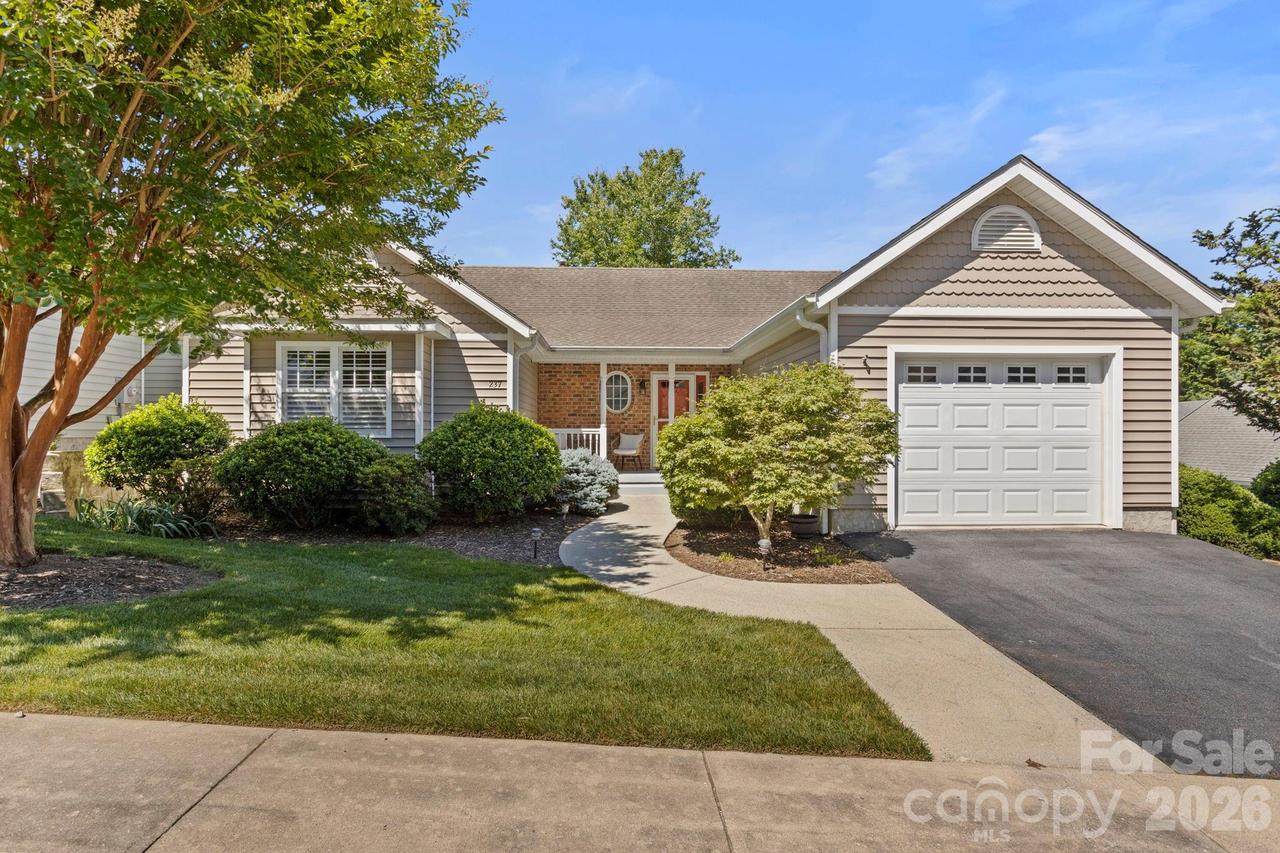237 Charlestown Dr., Hendersonville, NC 28792
