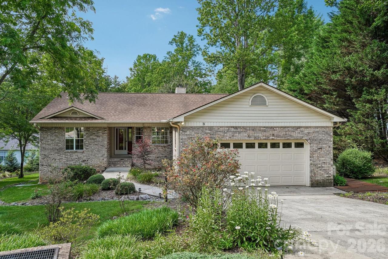 3 Wentworth Ct., Etowah, NC 28729