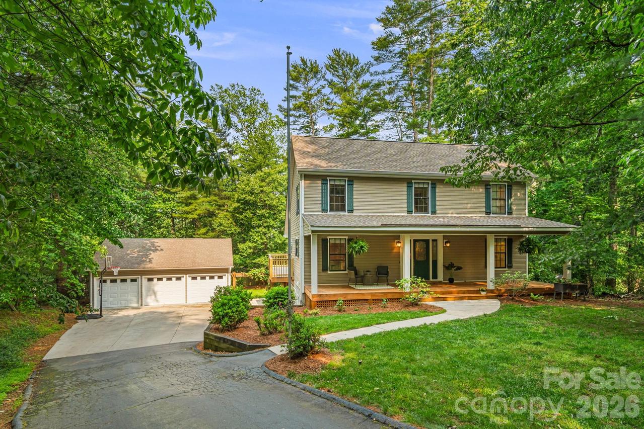 212 Riva Ridge Dr., Fairview, NC 28730