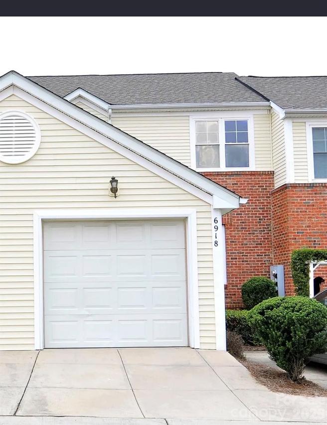 6918 Misty Pine Ln., Charlotte, NC 28217