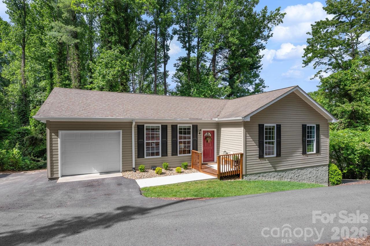 163 Longview Dr., Hendersonville, NC 28791