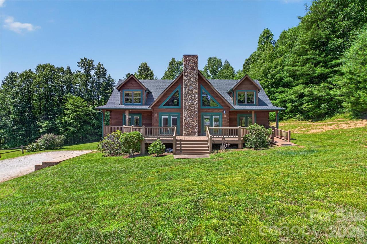 335 Whites Lake Blvd., Saluda, NC 28773
