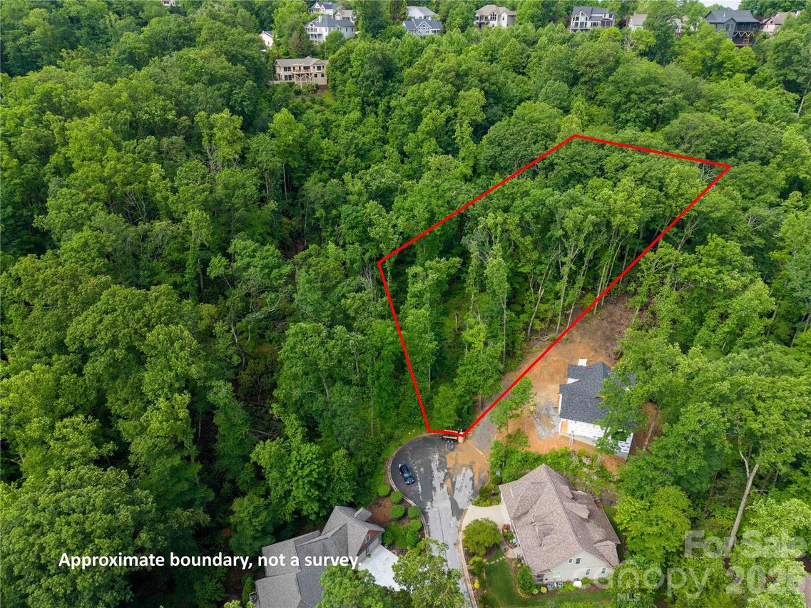 334 Carriage Crest Dr., Hendersonville, NC 28791