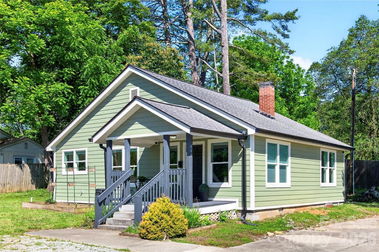 440 Carolina Ave., Brevard, NC 28712