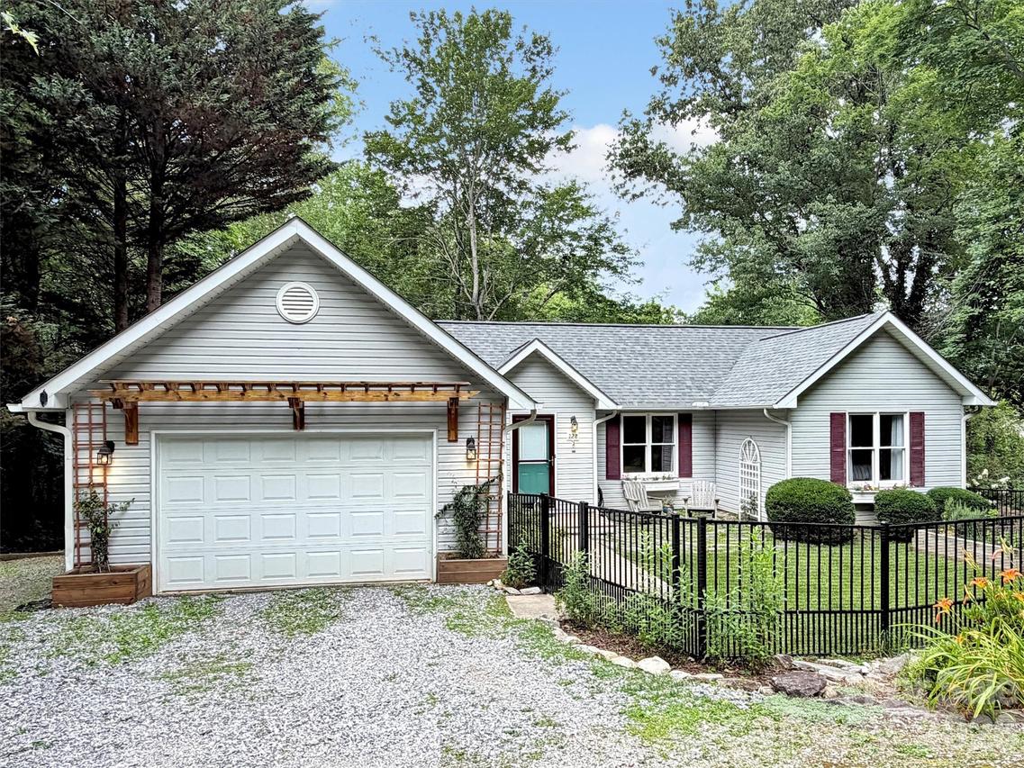 228 Crescent Dr., Lake Junaluska, NC 28745