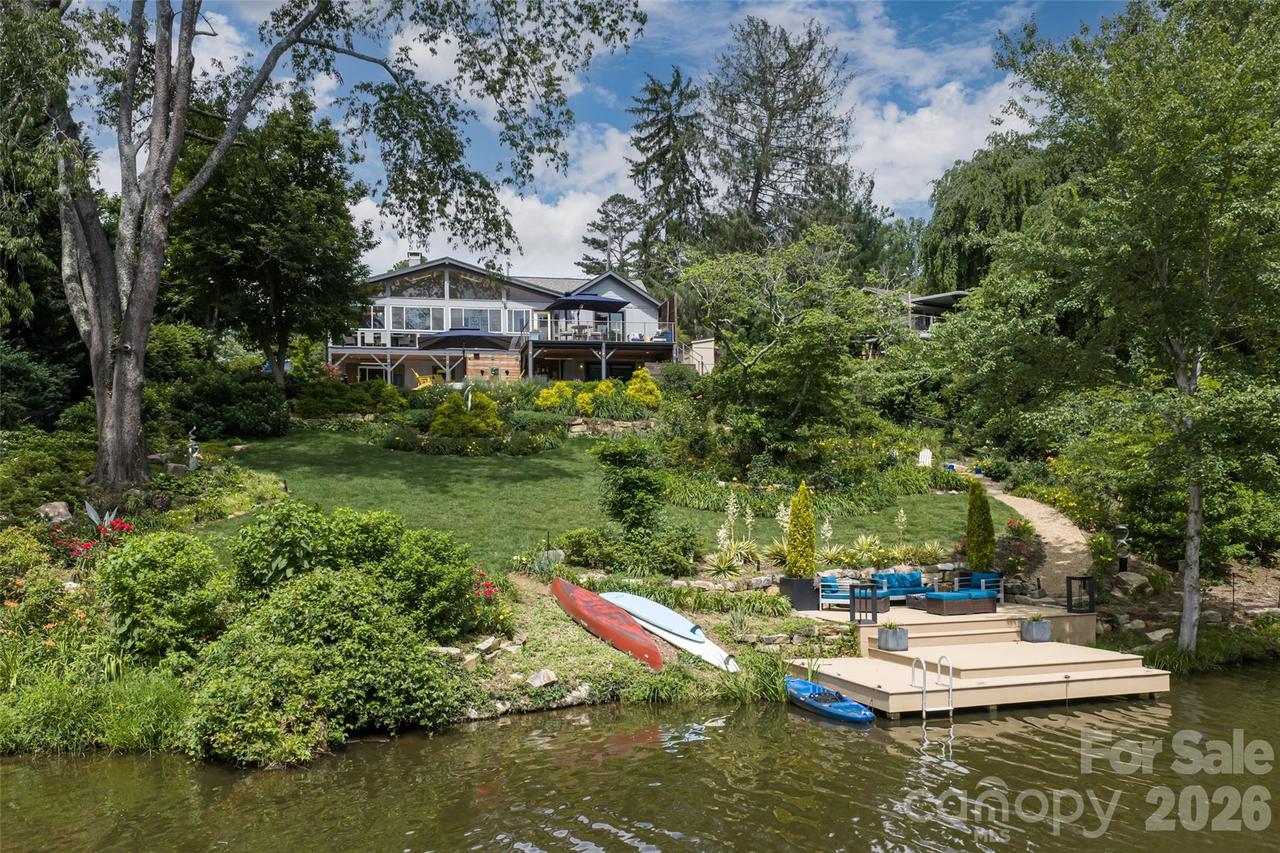 305 Lakewood Dr., Asheville, NC 28803