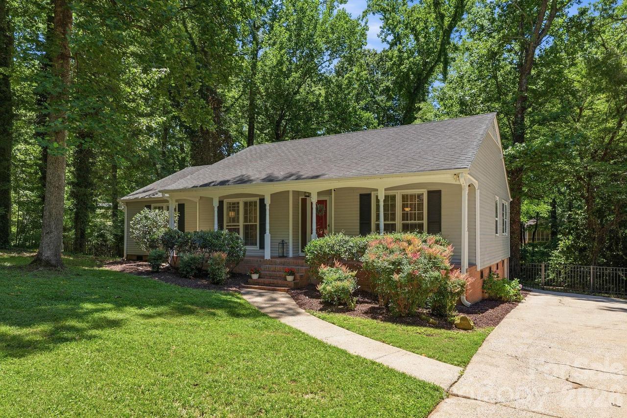 6109 Kingstree Dr., Charlotte, NC 28210