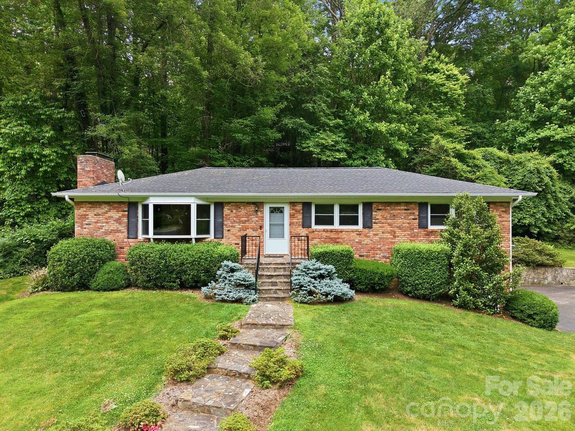 22 Mayfair Dr., Candler, NC 28715