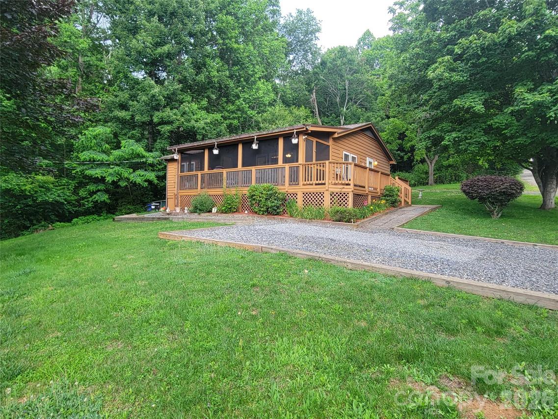 131 Dahlia Ln., Waynesville, NC 28785