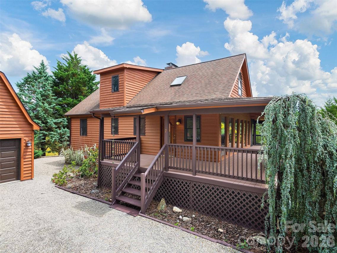 7 Hope Ln., Weaverville, NC 28787