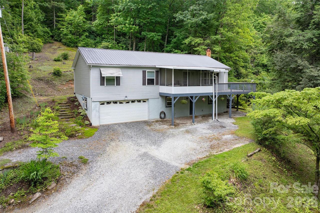 125 Round Mountain Rd., Brevard, NC 28747