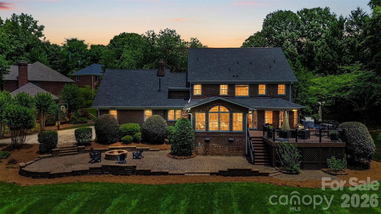 300 Quill Ln., Matthews, NC 28105