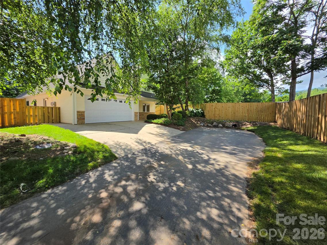 45 Beekeeper Tr., Swannanoa, NC 28778