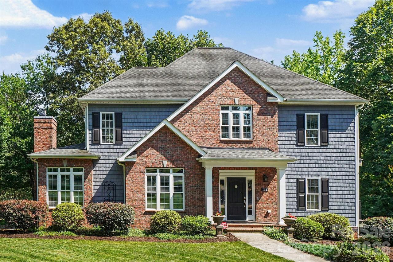 162 Twin Lakes Dr., Statesville, NC 28625