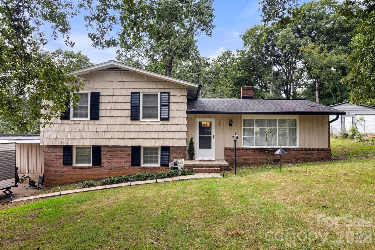 912 Parkwood Rd., Shelby, NC 28150
