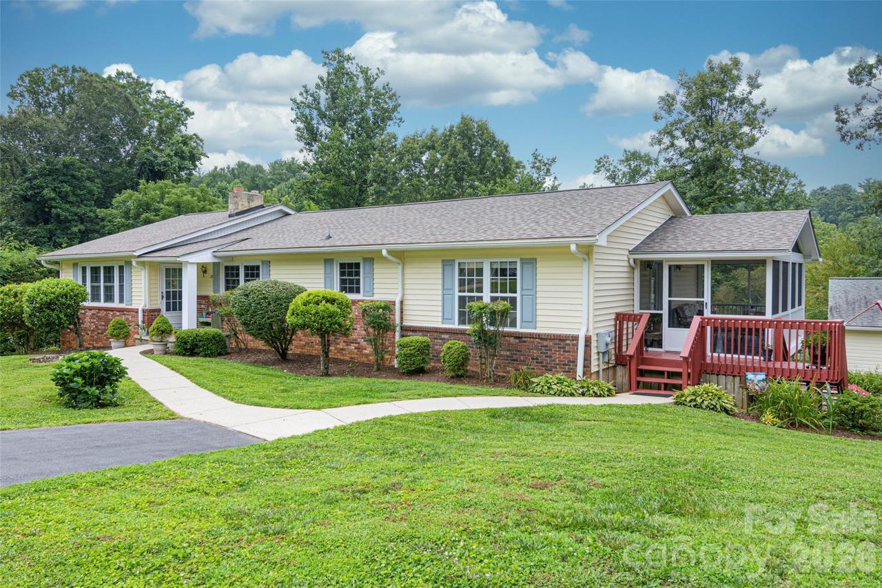 352 Cedar Ln., Arden, NC 28704