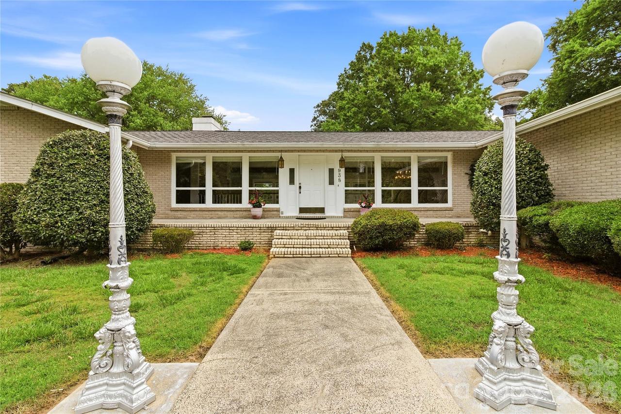 938 Sandswood Dr., Gastonia, NC 28054