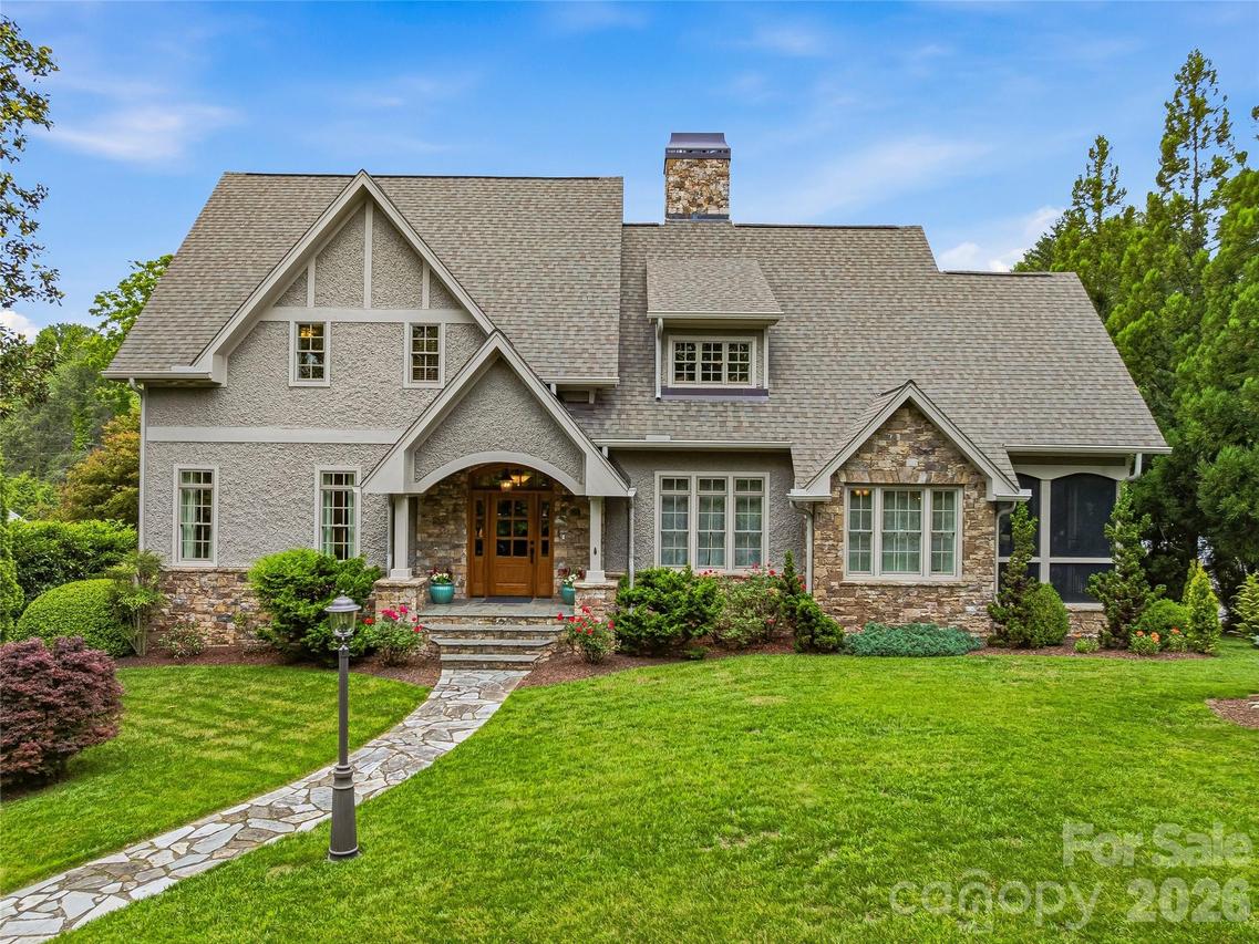 76 Edgelawn Rd., Asheville, NC 28804
