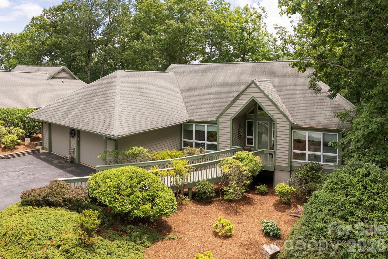 129 Forest View Dr., Flat Rock, NC 28731