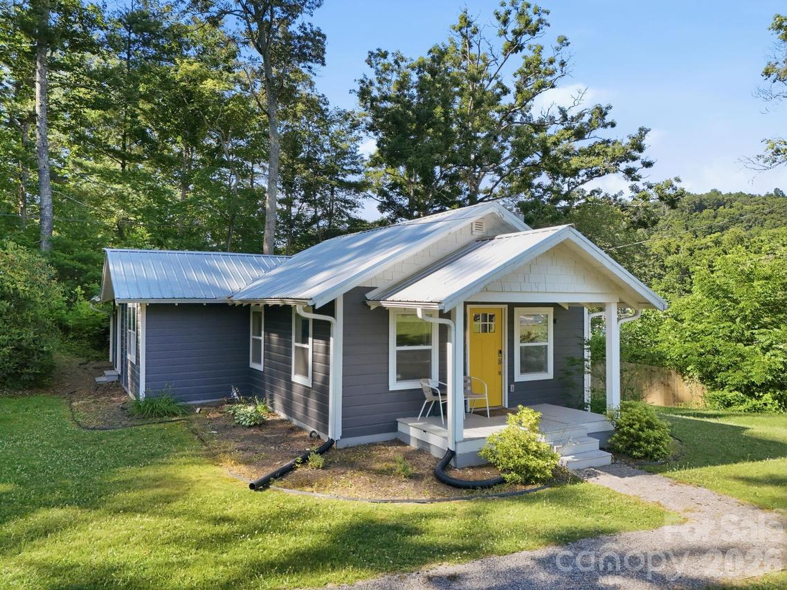 15 Old Fort Rd., Fairview, NC 28730