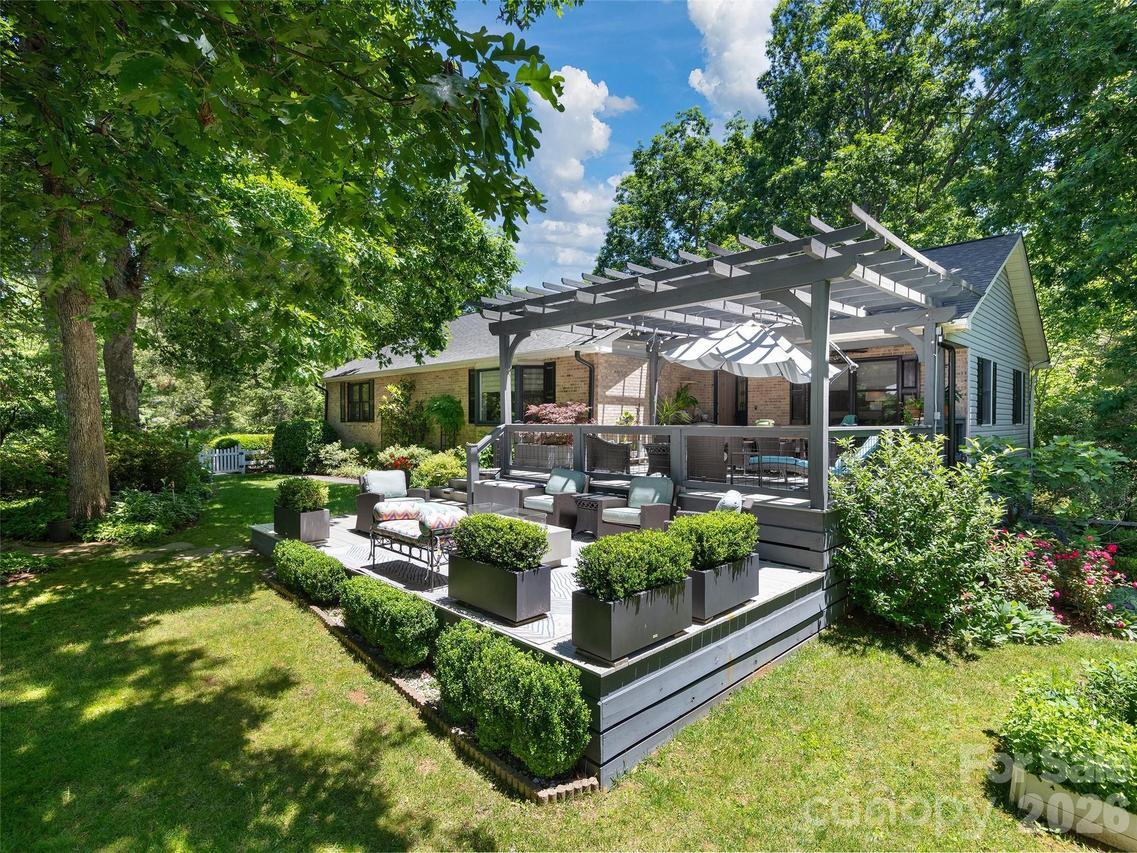 122 Brandon Rd., Hendersonville, NC 28739