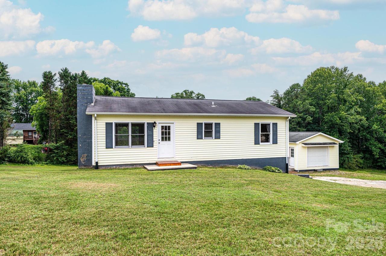 1697 Denver Ct., Lenoir, NC 28645
