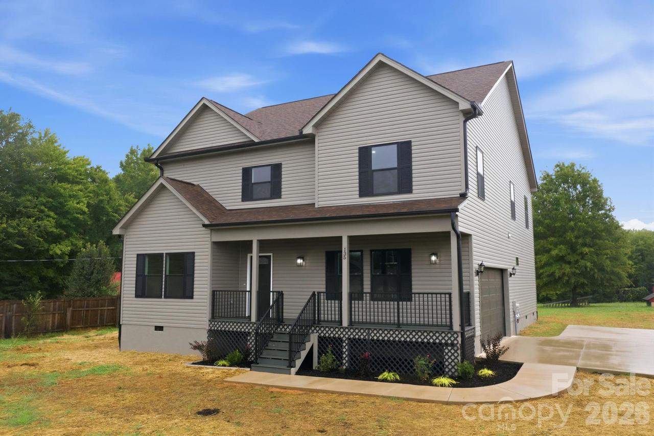 135 Elmwood Rd., Statesville, NC 28625