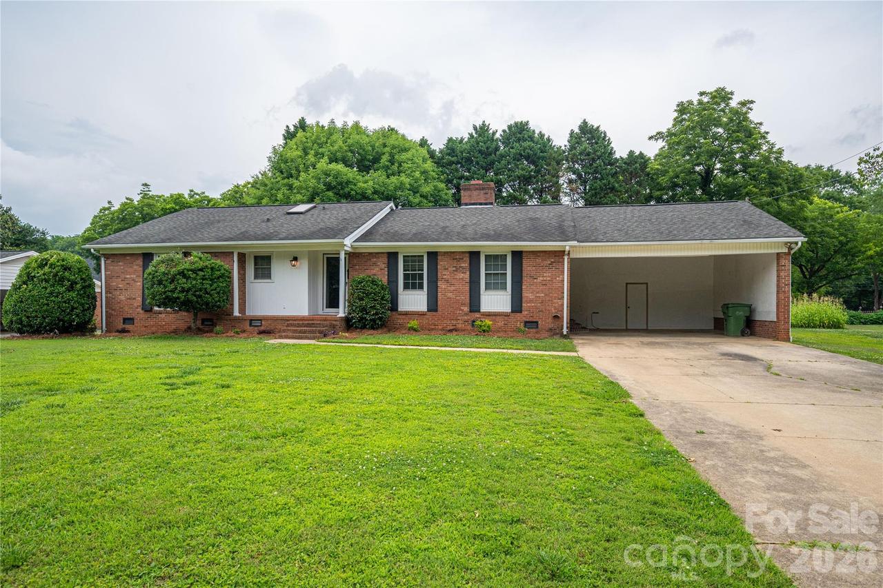 225 Dogwood Dr., Mount Holly, NC 28120