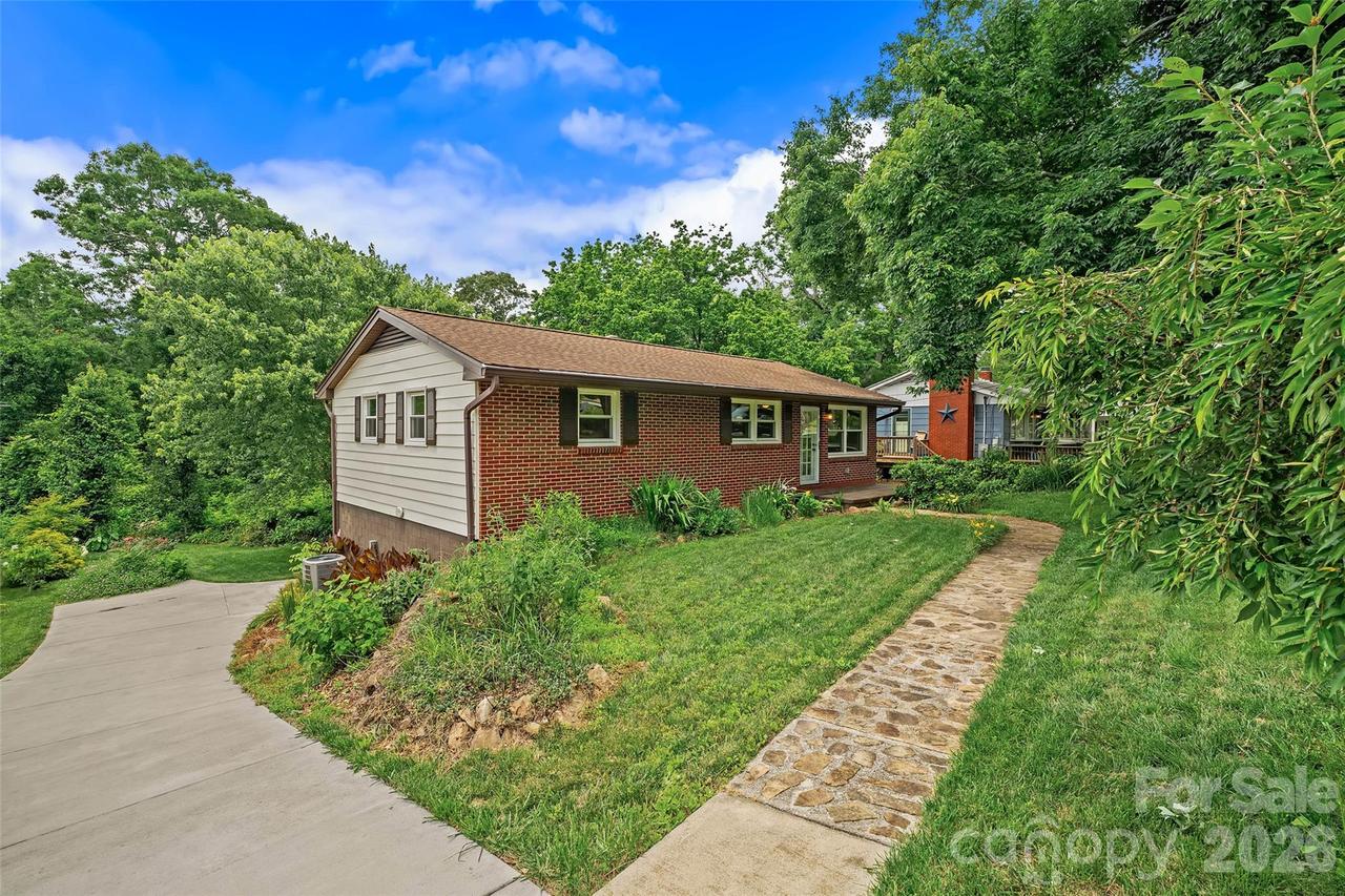 154 Richmond Hill Dr., Asheville, NC 28806