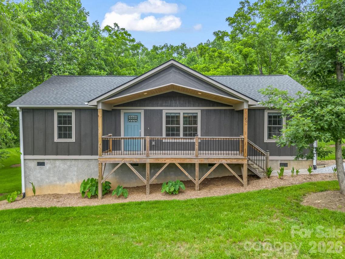 100 Walt Dr., Hendersonville, NC 28792