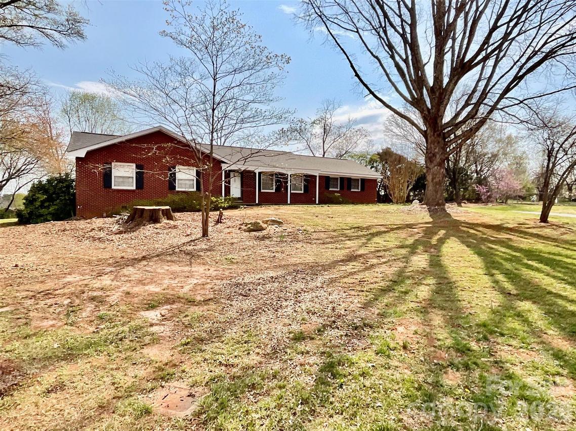 5521 Suttlemyre Ln., Hickory, NC 28601
