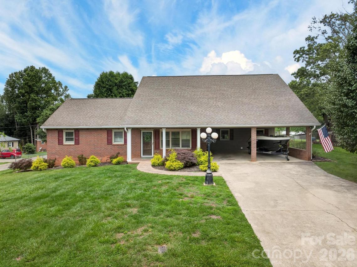 2411 Allendale Cir., Lenoir, NC 28645